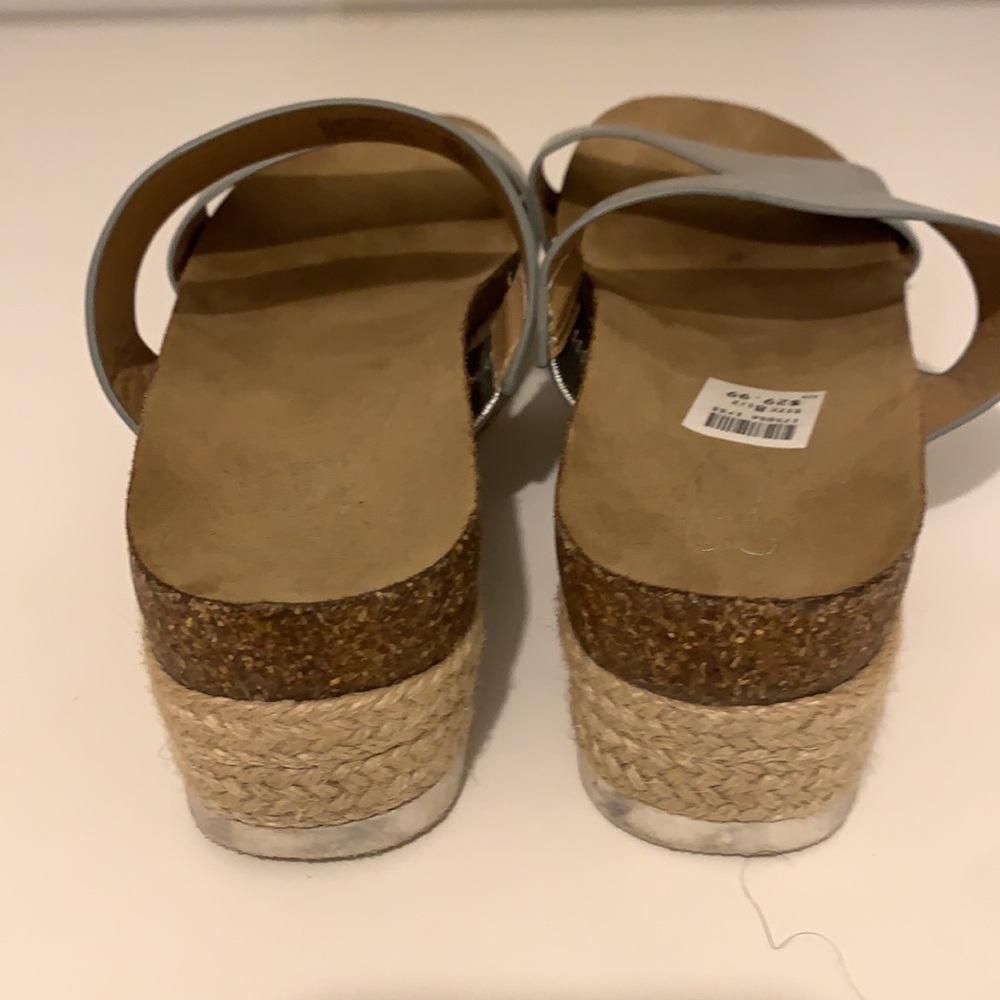 Sandal - Picture 2 of 6